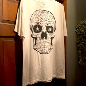 💀NWT men’s skull shirt💀